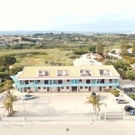 Residence Fronte Mare Santa Maria Del Focallo Bagian luar foto