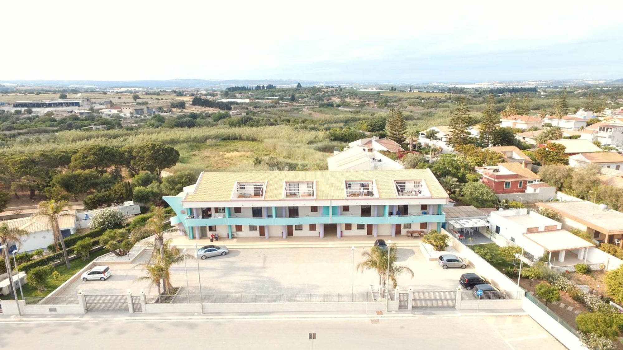 Residence Fronte Mare Santa Maria Del Focallo Bagian luar foto